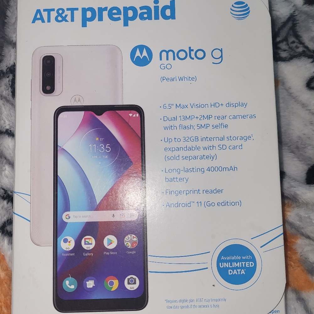 Moto G cell phone NEW pre-paid SIM card phone